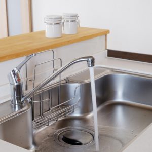 奥様納得のリフォーム！システムキッチンどう選ぶ？種類と気になる相場は？