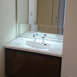横浜市鶴見区マンションにて人気のＬＩＸＩＬルミシスでの洗面台リフォーム事例