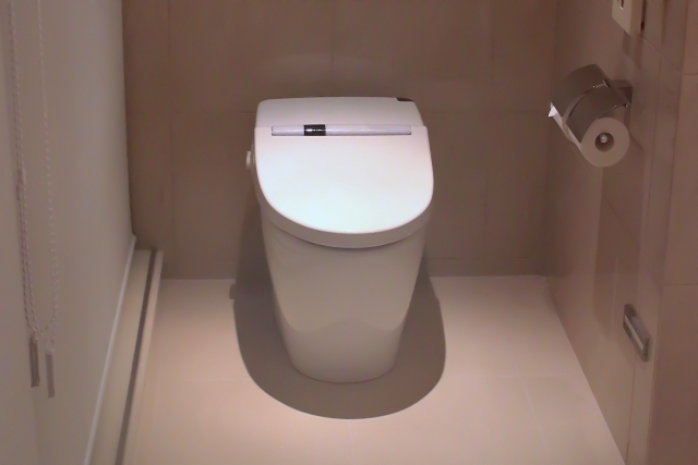 スリムなデザインが人気！タンクレストイレにリフォームするメリットや注意点