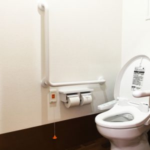 高齢者にやさしく使いやすいトイレに！リフォームのポイントや注意点
