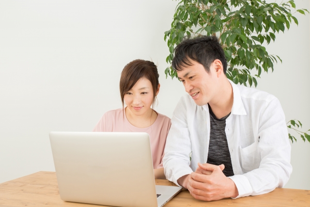 ホームページや比較サイトをチェック