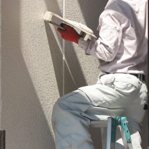 外壁の塗り替えを行うタイミングと費用の相場金額は？業者選びで気をつけたいこととは？